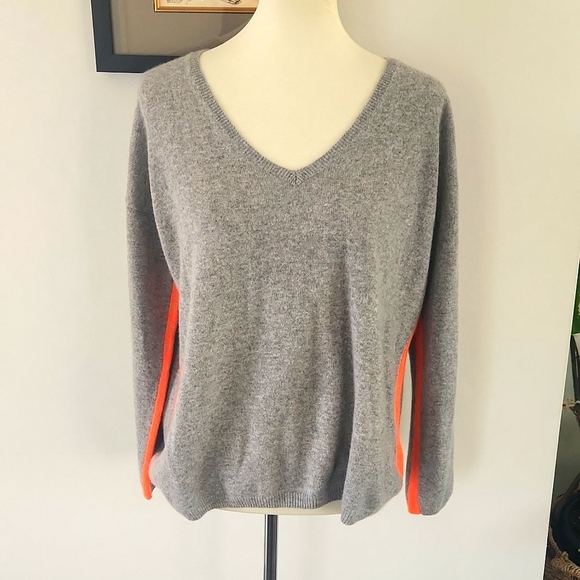 Absolut Cashmere Paris Sweater NWT - Picture 1 of 6